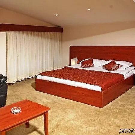 Carlton Old Hotel