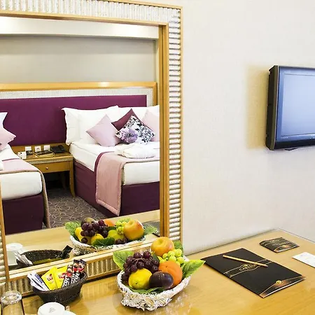 Carlton Old Hotel 4*