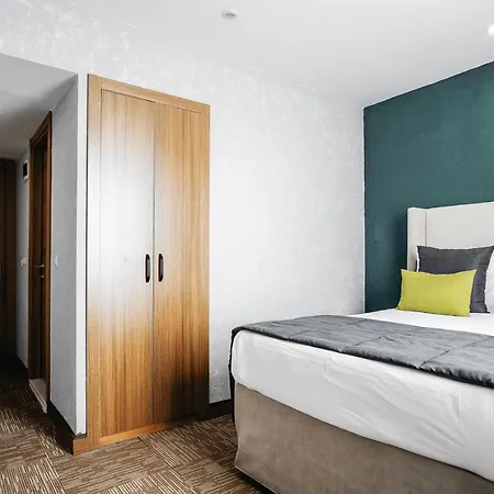 Carlton Old Hotel 4*